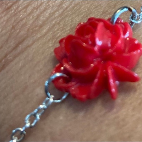 Antique red coral rose repurposed to a new handmade and necklace - Picture 8 of 9